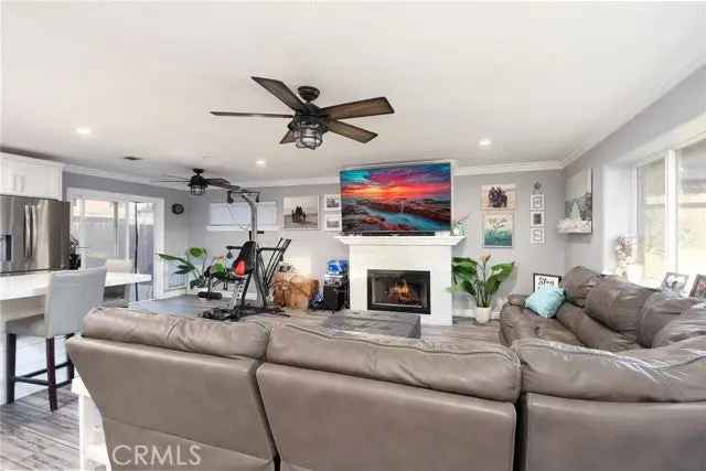 Single-family house For Sale in 23866, Fair Weather Drive, Canyon Lake, California