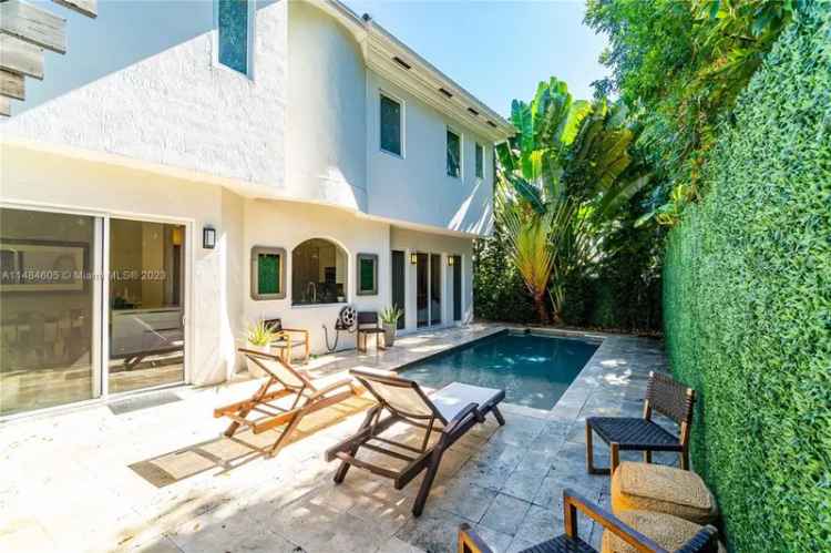 Single-family house For Sale in 2752, Brickell Court, Miami, Florida