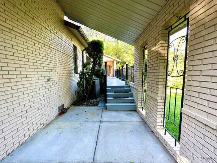 Single-family house For Sale in 1061, Faust Avenue, Ozark, Alabama