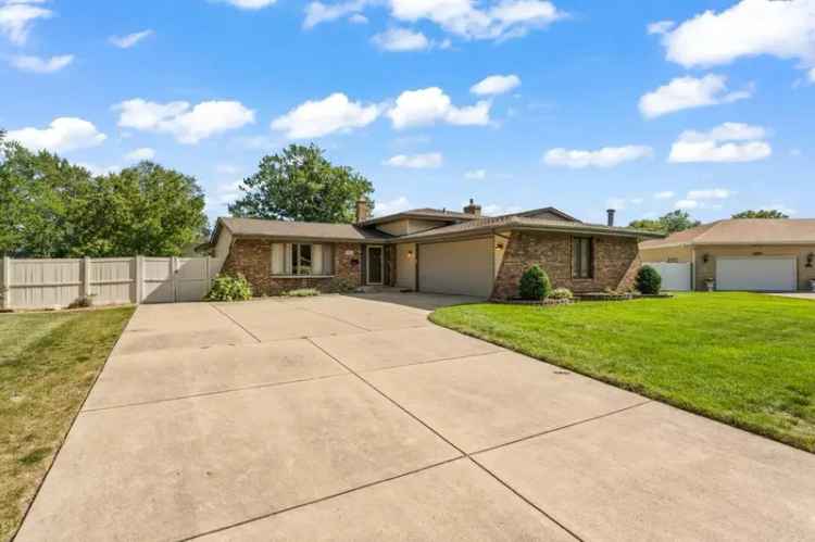 Single-family house For Sale in Munster, Indiana