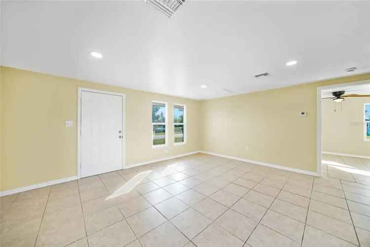 Single-family house For Sale in 282, Seminole Boulevard Northwest, Port Charlotte, Florida