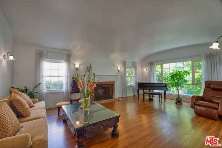 Single-family house For Sale in 1025, South Burnside Avenue, Los Angeles, California