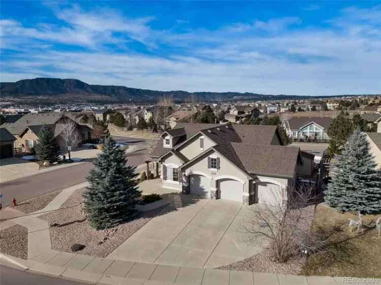 Single-family house For Sale in Monument, Colorado