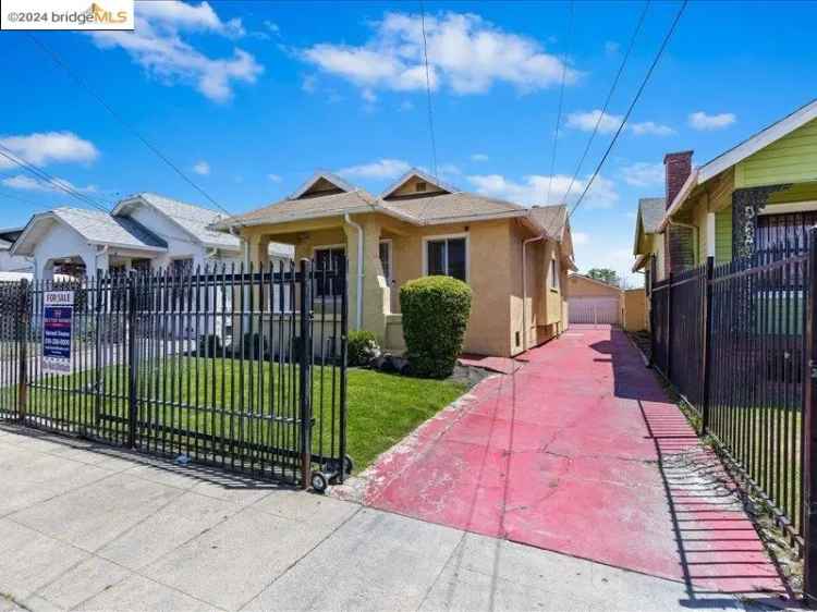 Single-family house For Sale in 1650, 72nd Avenue, Oakland, California