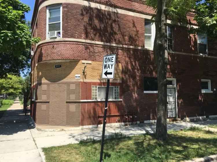 Multi-family house For Sale in 4057, South Albany Avenue, Chicago, Illinois