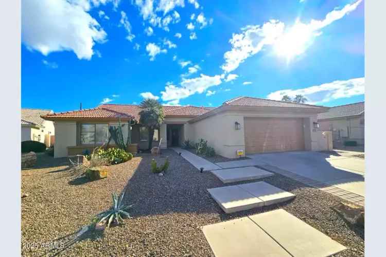 Single-family house For Sale in 10329, East Sunridge Drive, Sun Lakes, Arizona