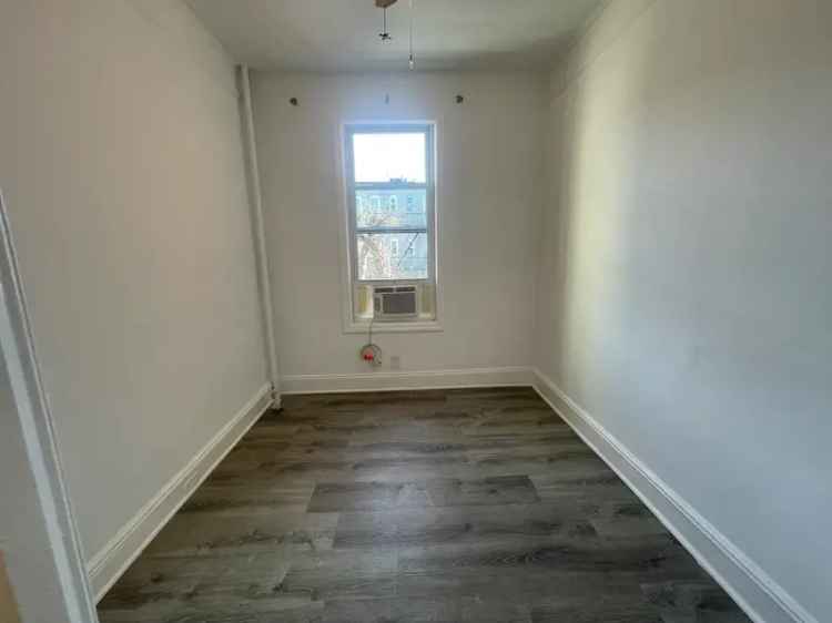 Spacious 3-Bedroom Apartment Near 30th Ave