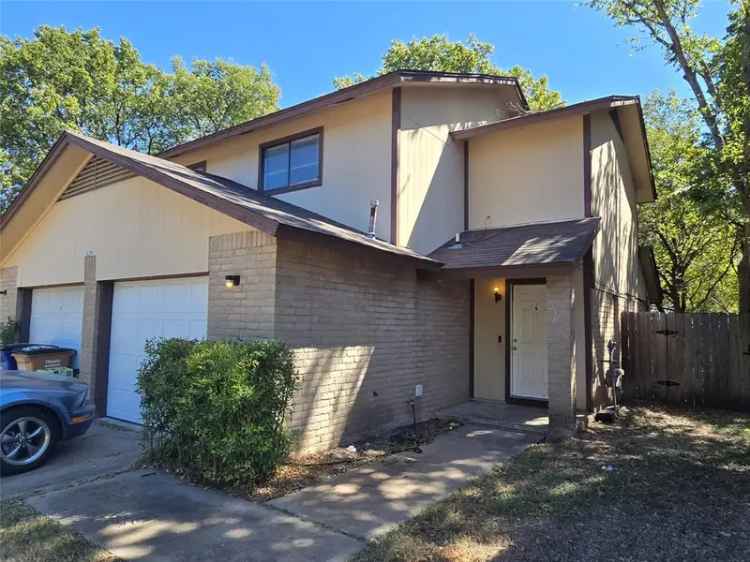 Duplex For Sale in 6201, Emerald Forest Drive, Austin, Texas