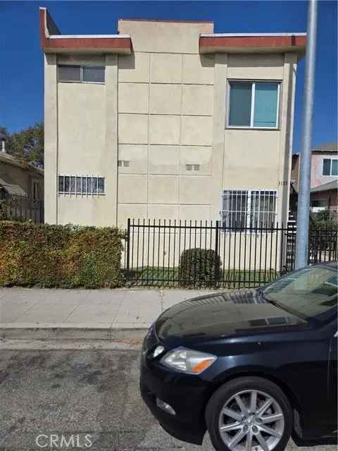 Multi-family house For Sale in Los Angeles, California