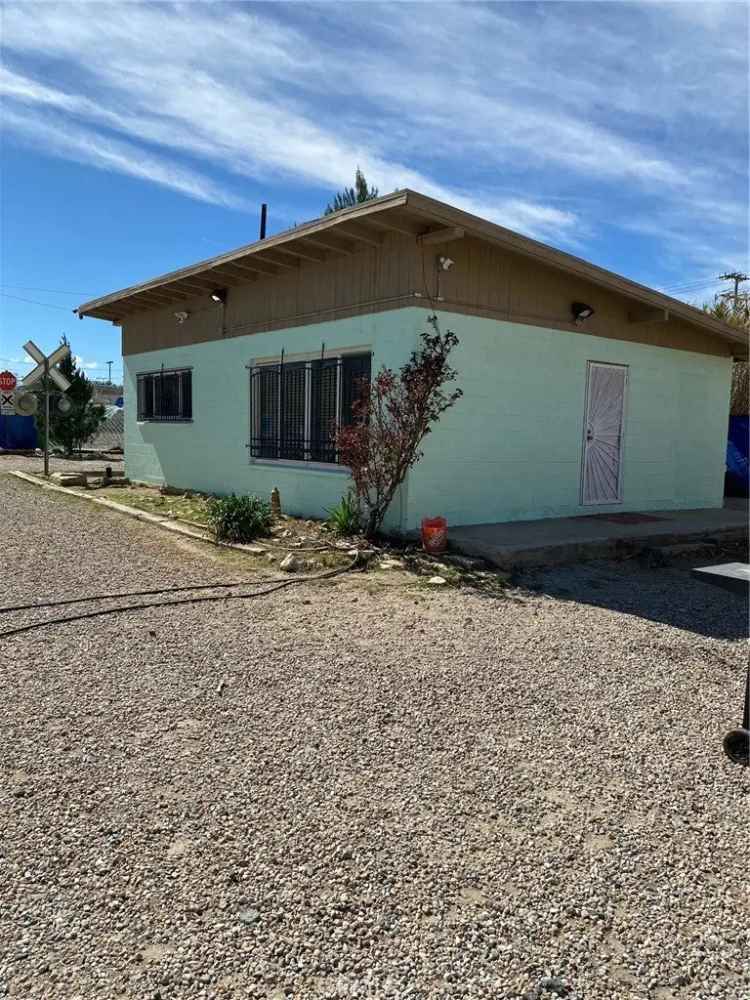 Single-family house For Sale in Victorville, California