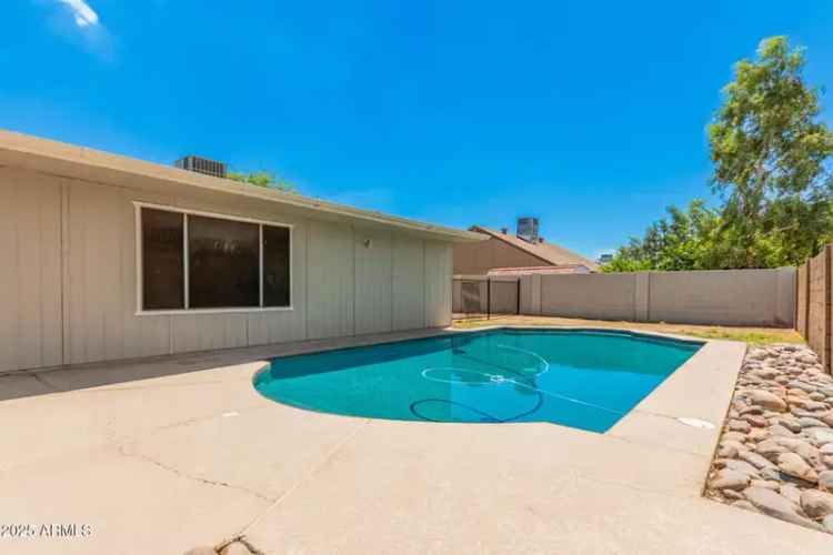 Single-family house For Sale in 5648, West Folley Street, Chandler, Arizona