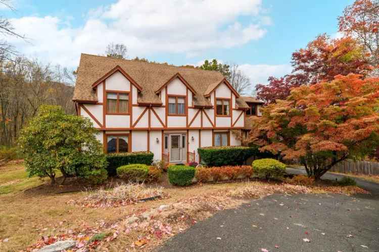 Single-family house For Sale in 10, Sleepy Hollow Road, New Fairfield, Connecticut