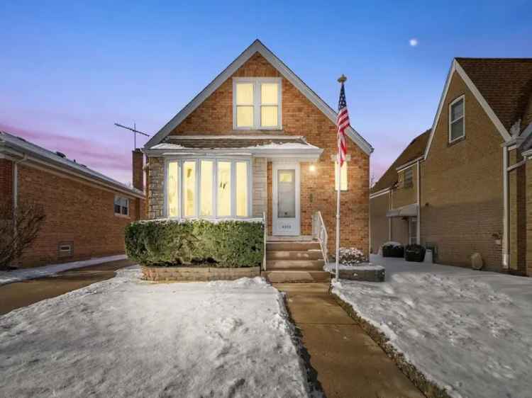 Single-family house For Sale in 4936, North Natchez Avenue, Chicago, Illinois