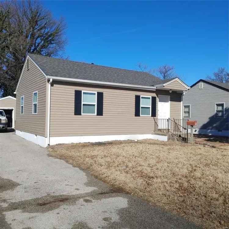 Single-family house For Sale in 2657, Center Street, Granite City, Illinois