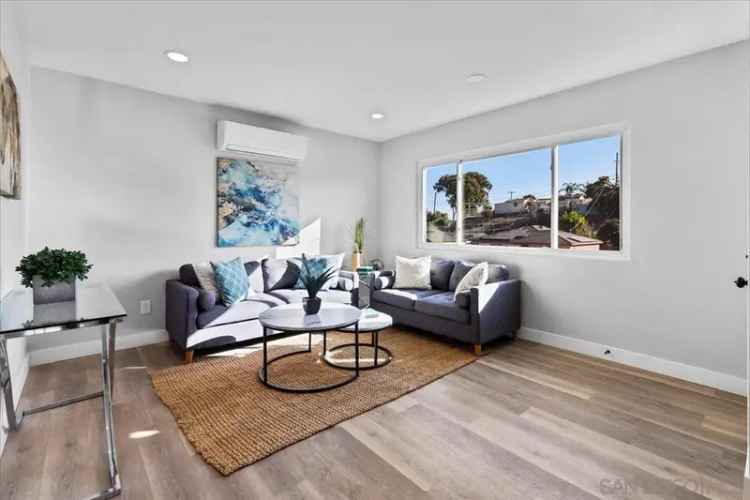 Single-family house For Sale in 3976, T Street, San Diego, California