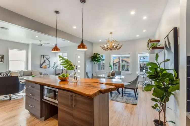 Multi-family house For Sale in Oakland, California