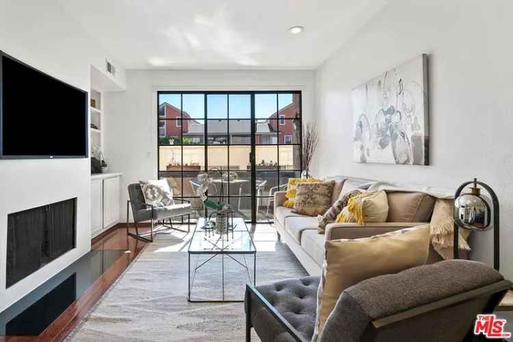 Condo For Sale in 2307, South Bentley Avenue, Los Angeles, California