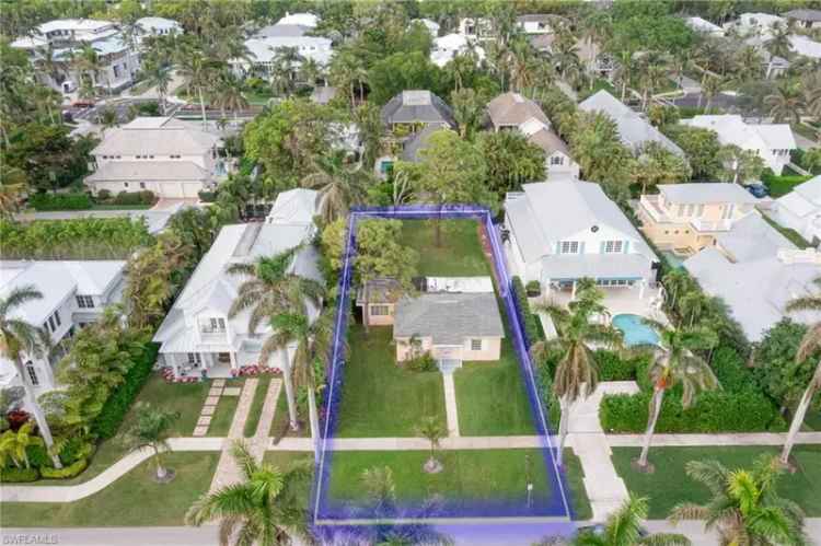 Single-family house For Sale in 343, 1st Avenue South, Naples, Florida