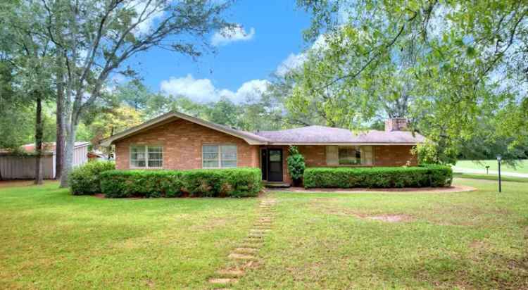 Single-family house For Sale in 2505, Devon Drive, Albany, Georgia