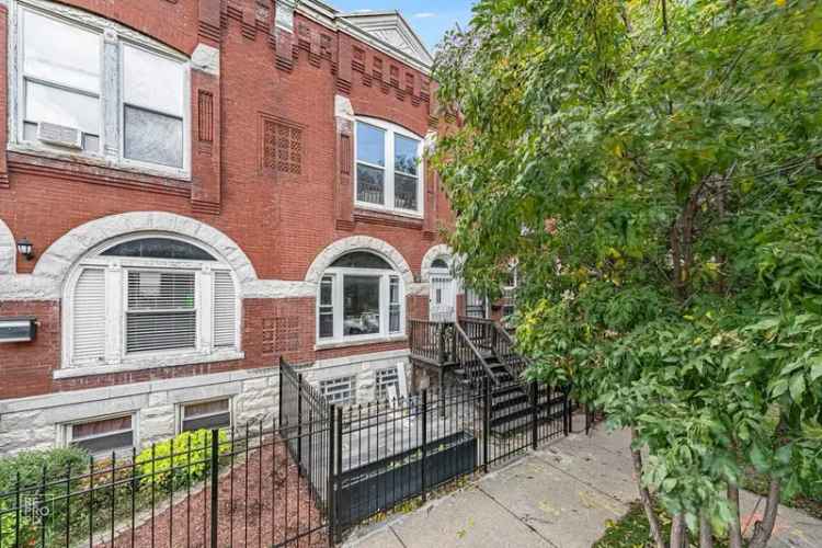 House For Sale in 3525, West Walnut Street, Chicago, Illinois