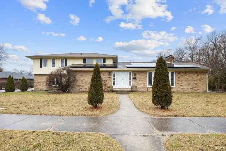 Single-family house For Sale in 1937, Churchill Drive, South Bend, Indiana