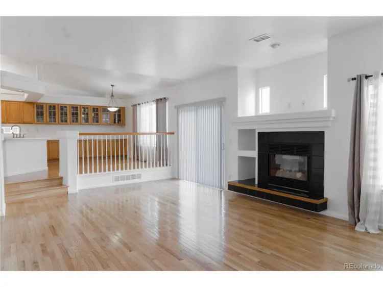 Single-family house For Sale in 19877, East 40th Avenue, Denver, Colorado