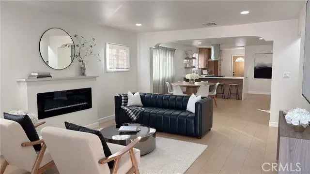 Single-family house For Sale in 5951, Madden Avenue, Los Angeles, California