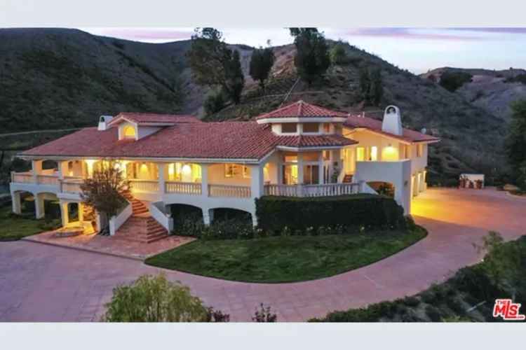 Single-family house For Sale in Calabasas, California