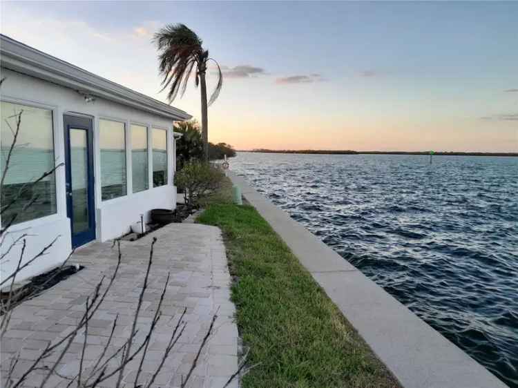 Single-family house For Sale in Longboat Key, Florida