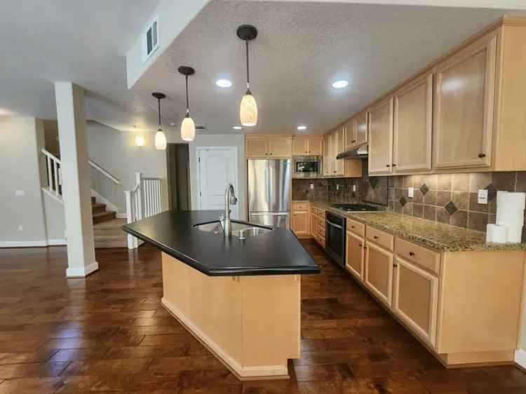 Livermore Townhouse for Rent 3 Bed 35 Bath 2190 sq ft