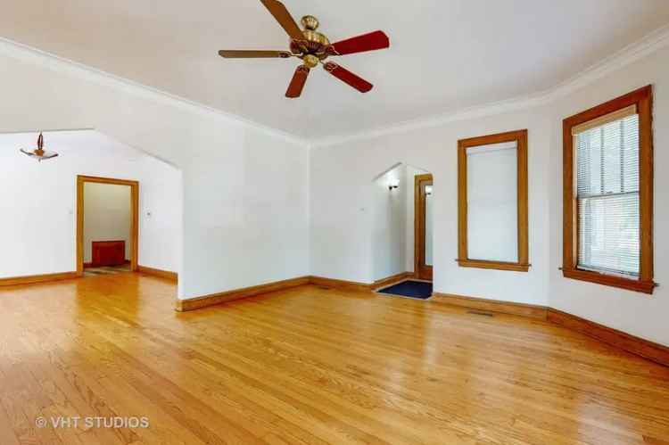 Single-family house For Sale in 3028, North Kostner Avenue, Chicago, Illinois