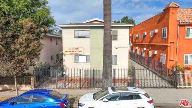 Multi-family house For Sale in 1189, West 36th Place, Los Angeles, California