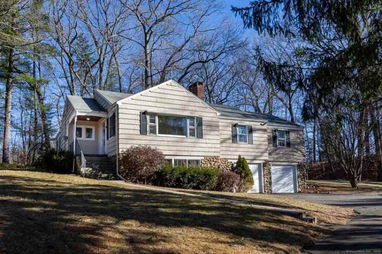 Single-family house For Sale in 126, West Avon Road, Farmington, Connecticut