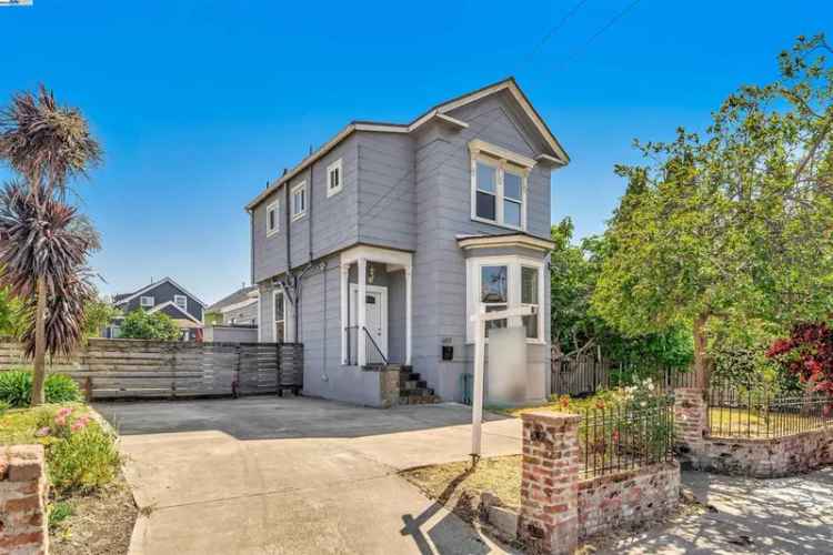 Single-family house For Sale in 689, 34th Street, Oakland, California