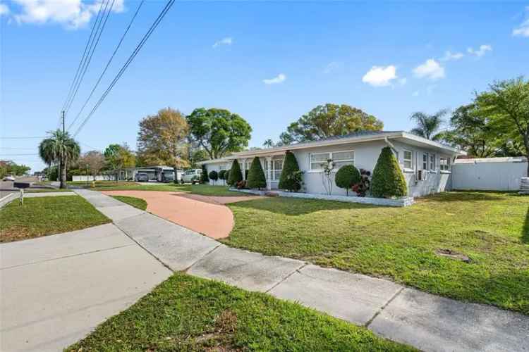 Single-family house For Sale in Clearwater, Florida