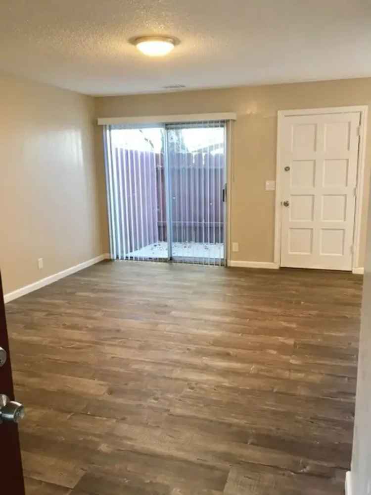 2 Bed 1.5 Bath Vallejo Condo - Close to Six Flags