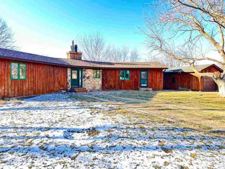 Single-family house For Sale in 145, Fairway Drive, Lisbon, Iowa