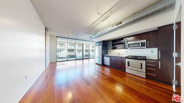 Condo For Sale in 1100, South Hope Street, Los Angeles, California