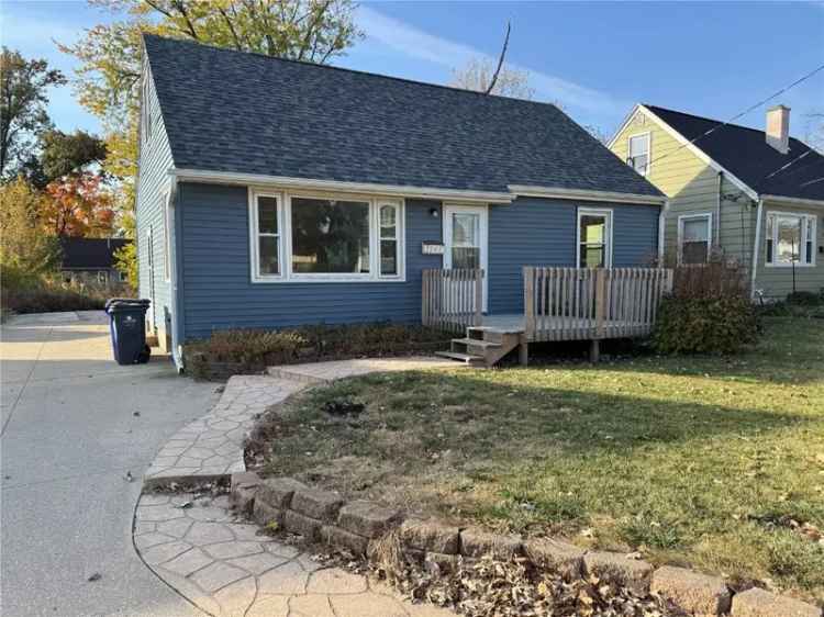 Single-family house For Sale in 1247, 34th Street Northeast, Cedar Rapids, Iowa