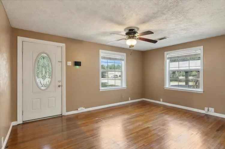 Single-family house For Sale in 1575, Wescalder Road, Beaumont, Texas