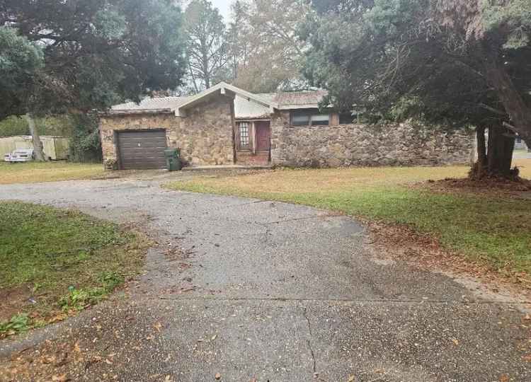 Single-family house For Sale in Dothan, Alabama