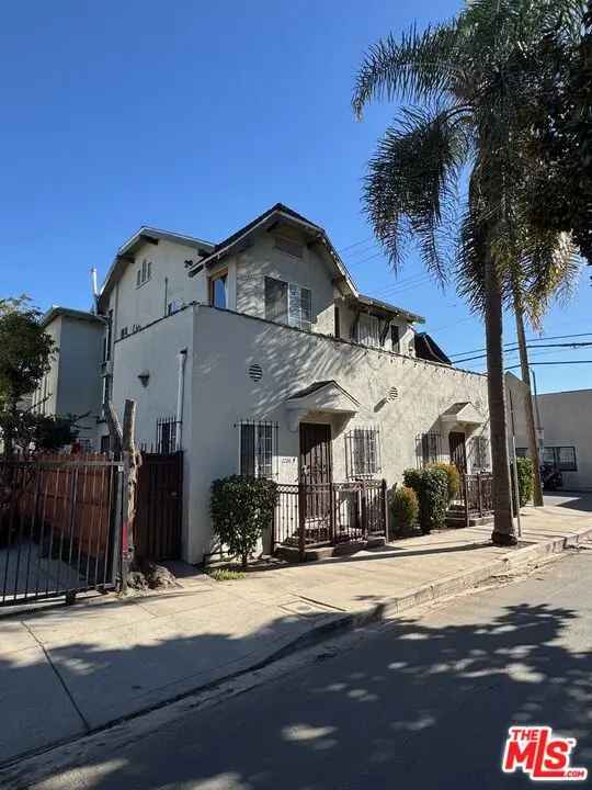 Multi-family house For Sale in 6815, Lexington Avenue, Los Angeles, California