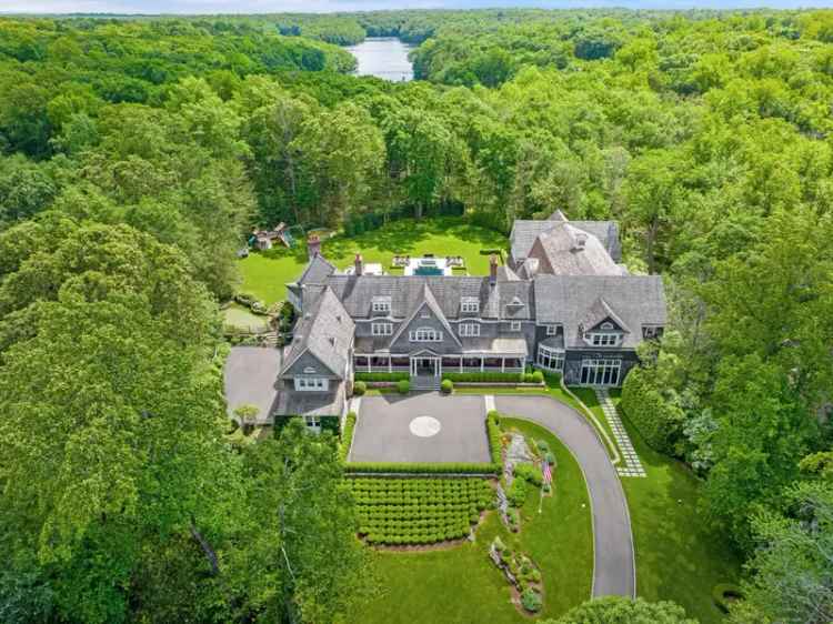 Single-family house For Sale in Greenwich, Connecticut