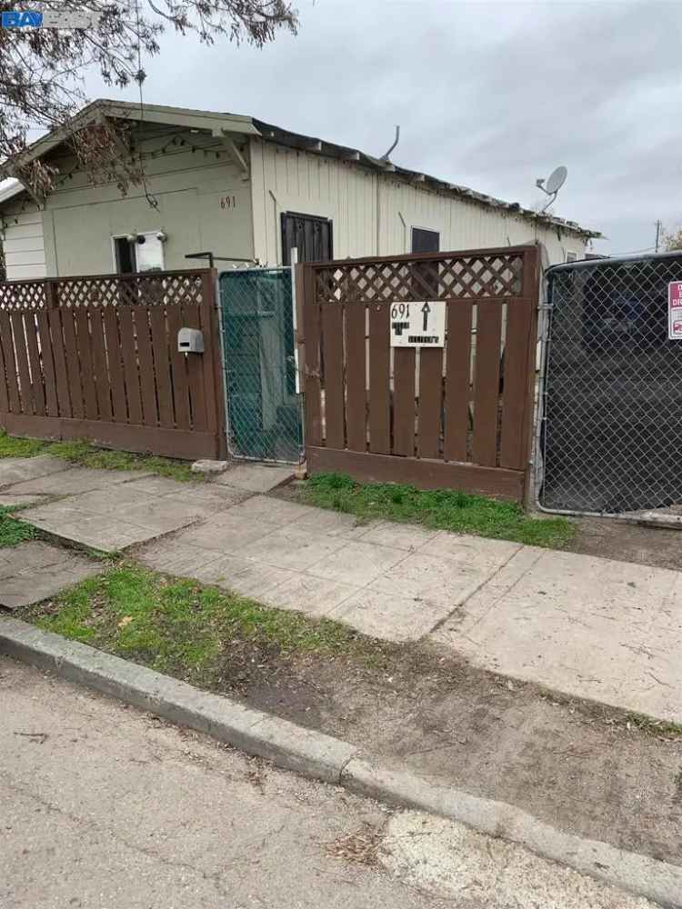 Single-family house For Sale in 691, Tyler Street, Oakland, California