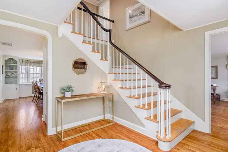 Single-family house For Sale in 31, Currituck Road, Newtown, Connecticut