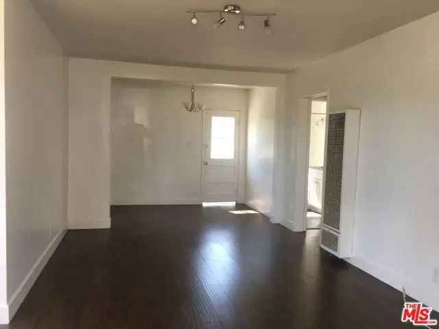 Multi-family house For Sale in 2609, West 30th Street, Los Angeles, California