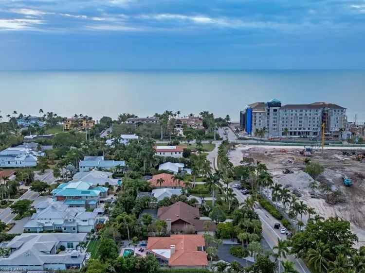 Single-family house For Sale in Naples, Florida