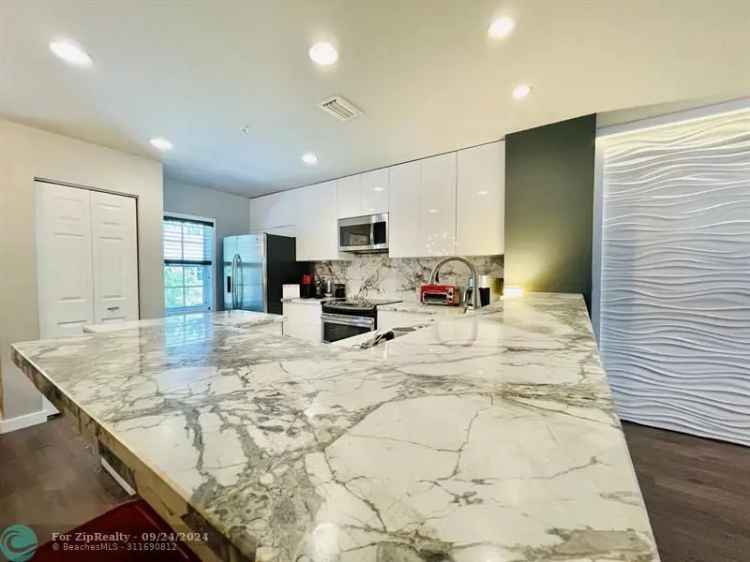 House For Sale in Pompano Beach, Florida