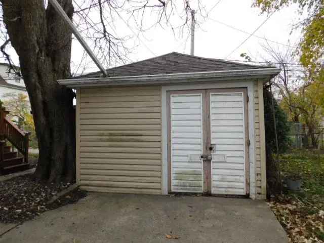 Single-family house For Sale in 36, Forest Avenue, Chicago Heights, Illinois