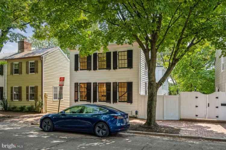 Single-family house For Sale in 3418, Reservoir Road Northwest, Washington, District of Columbia